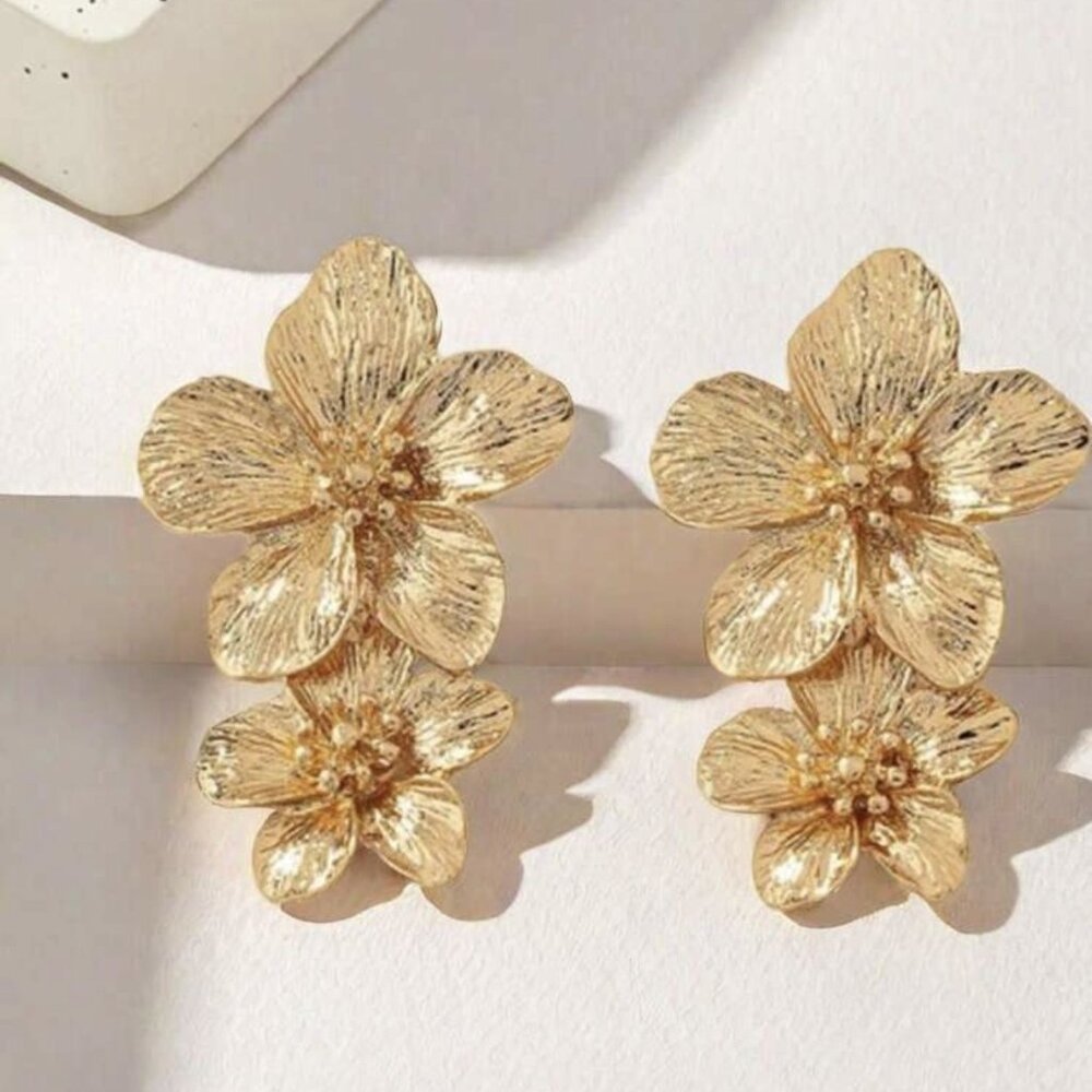 Share Gold Color Flower shaped earrings for women
